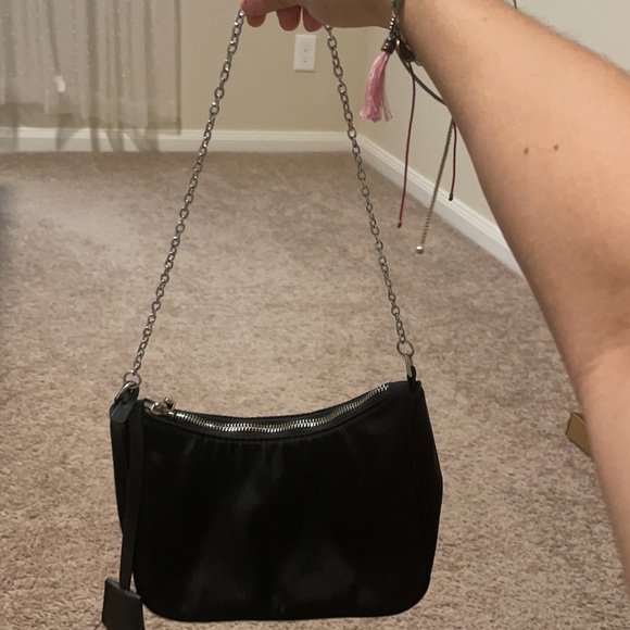 small black purse with adjustable strap & chain - Picture 8 of 8